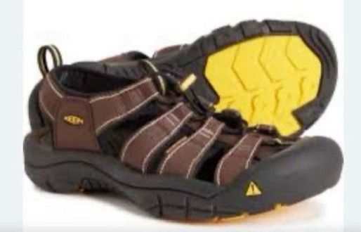 KEEN HIKING SHOES