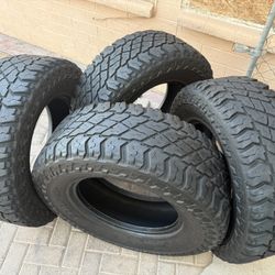 LT295/70/R18 COOPER DISCOVERER Tires Set