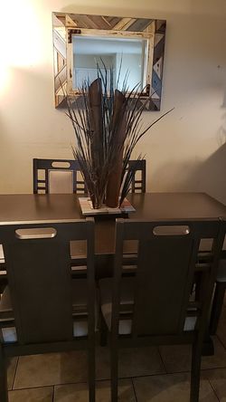 Dinnig table with 5 chairs