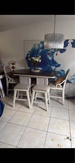 Beautiful Pub style table. Go from slim to Family style in seconds! 350 OBO