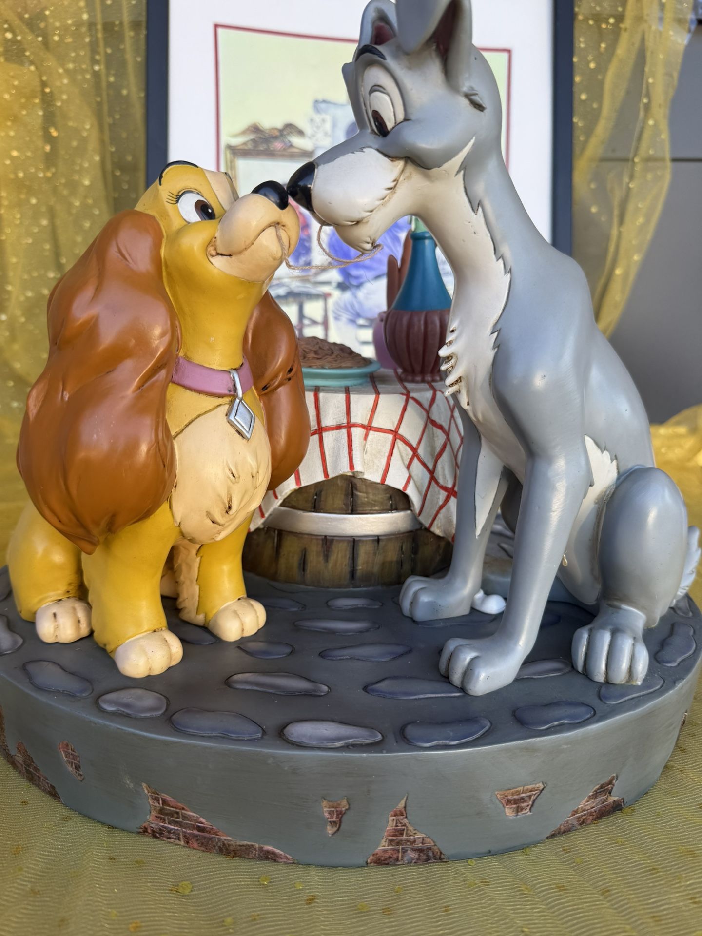 Disney Medium Figure Statue - Lady and the Tramp