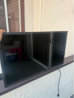 LG 32” Full HD Smart TV (webOS) – Model 32LQ630BPUA – Like New