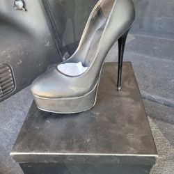 Ladies Shoes Size 9