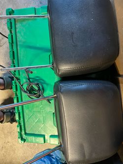 Hummer H3 Headrests with screen