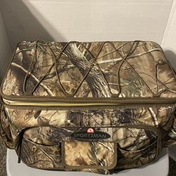 SPORTSMAN IGLOO Camouflage Hunting Insulated Cooler Bag which includes 6 outside compartments for dry items and 1 inside to hold cold items. 