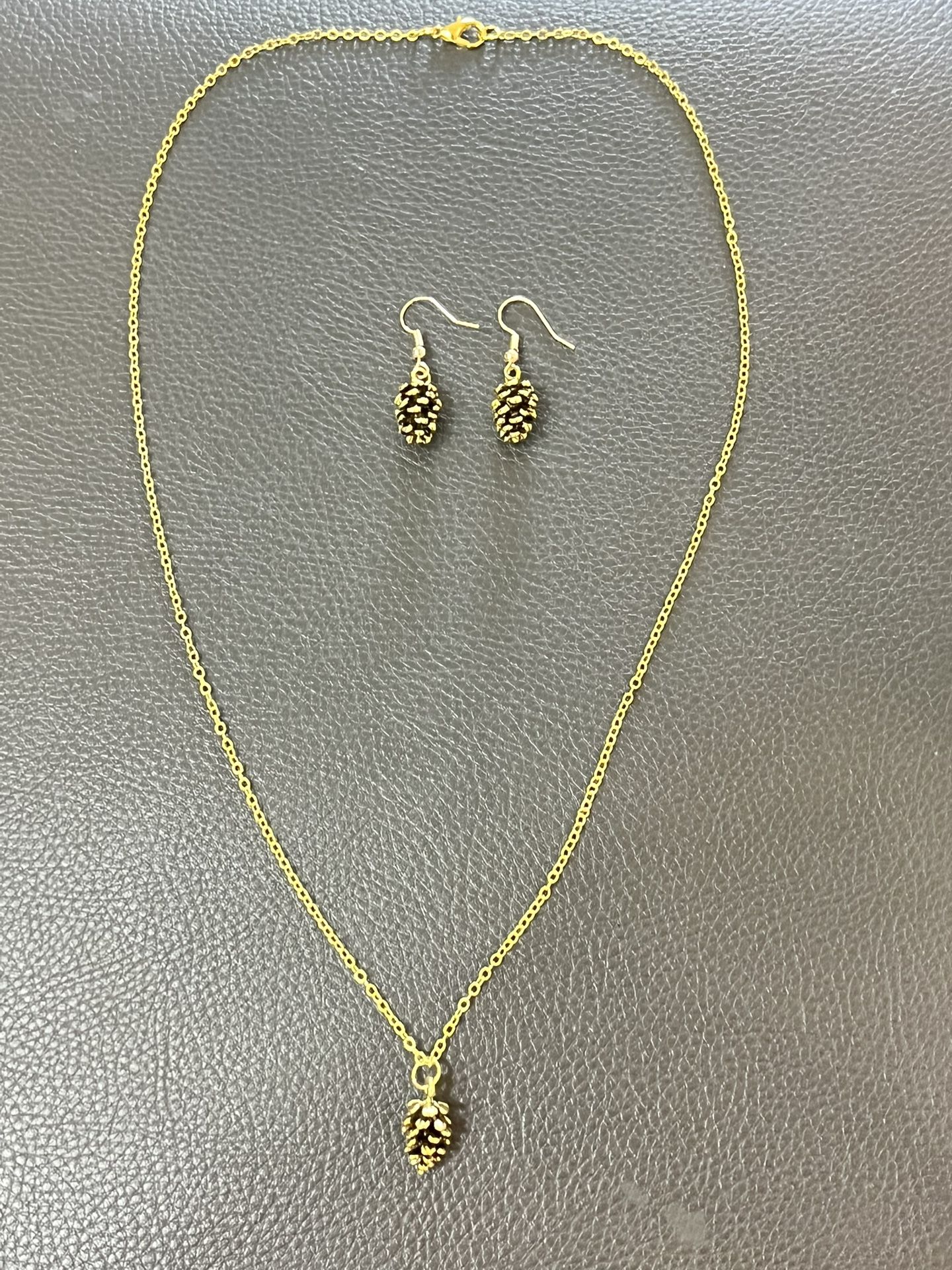 18 Kt Gold P Pine Cone Necklace