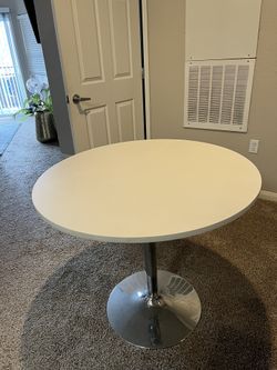 44” Round Table (slightly Used)