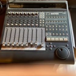 Mackie MC Universal Pro 8 Channel 