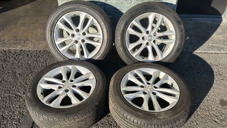 Chevy Malibu 17 Inch aluminum wheels With old tires 5x115mm