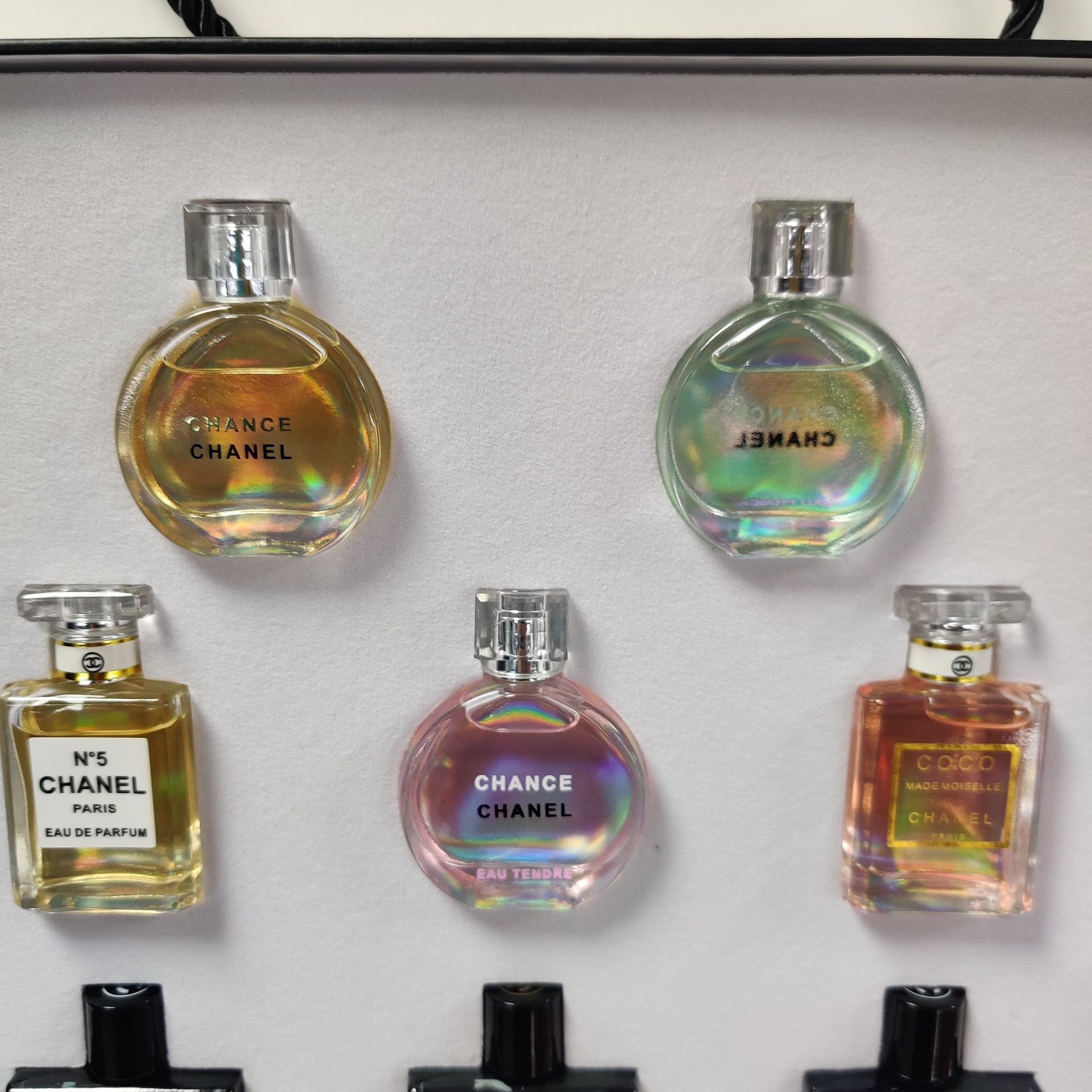 Chanel Fragrance Sampler Set - 12 Exquisite Scents! for Sale in Blue Point,  NY - OfferUp
