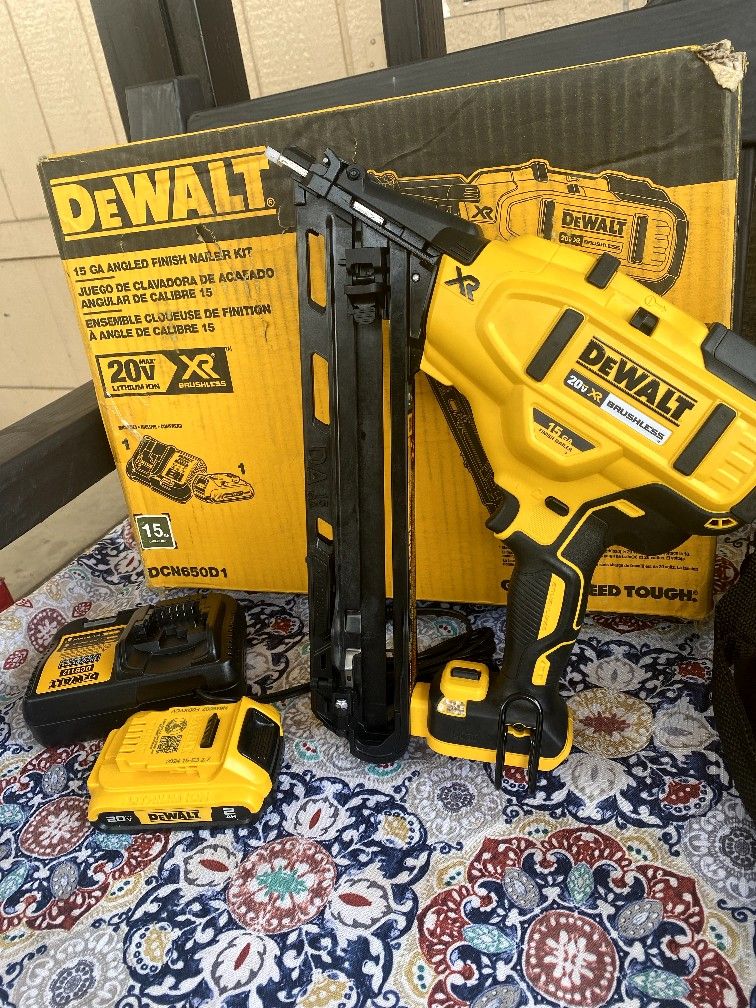 20 Volt Dewalt 15 Gauge Nailer DeWALT DCN650B 20V MAX XR 15 Gauge