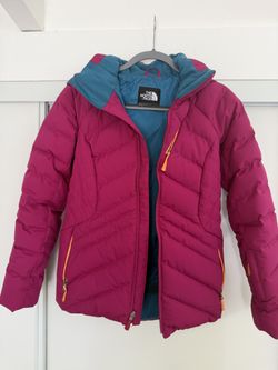 The North Face down jacket High quality, lots of pockets and details  （The hat is detachable） XS