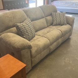Recliner loveseats 699
