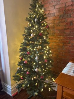 Christmas tree w/ lights