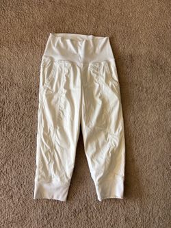 Women’s Lululemon White Capri Dance Pants Joggers