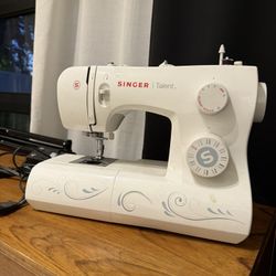 SEWING MACHINE SINGER TALENT 3323