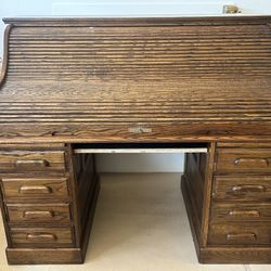 Saddlebrooke!! Oak Roll Top Desk!!