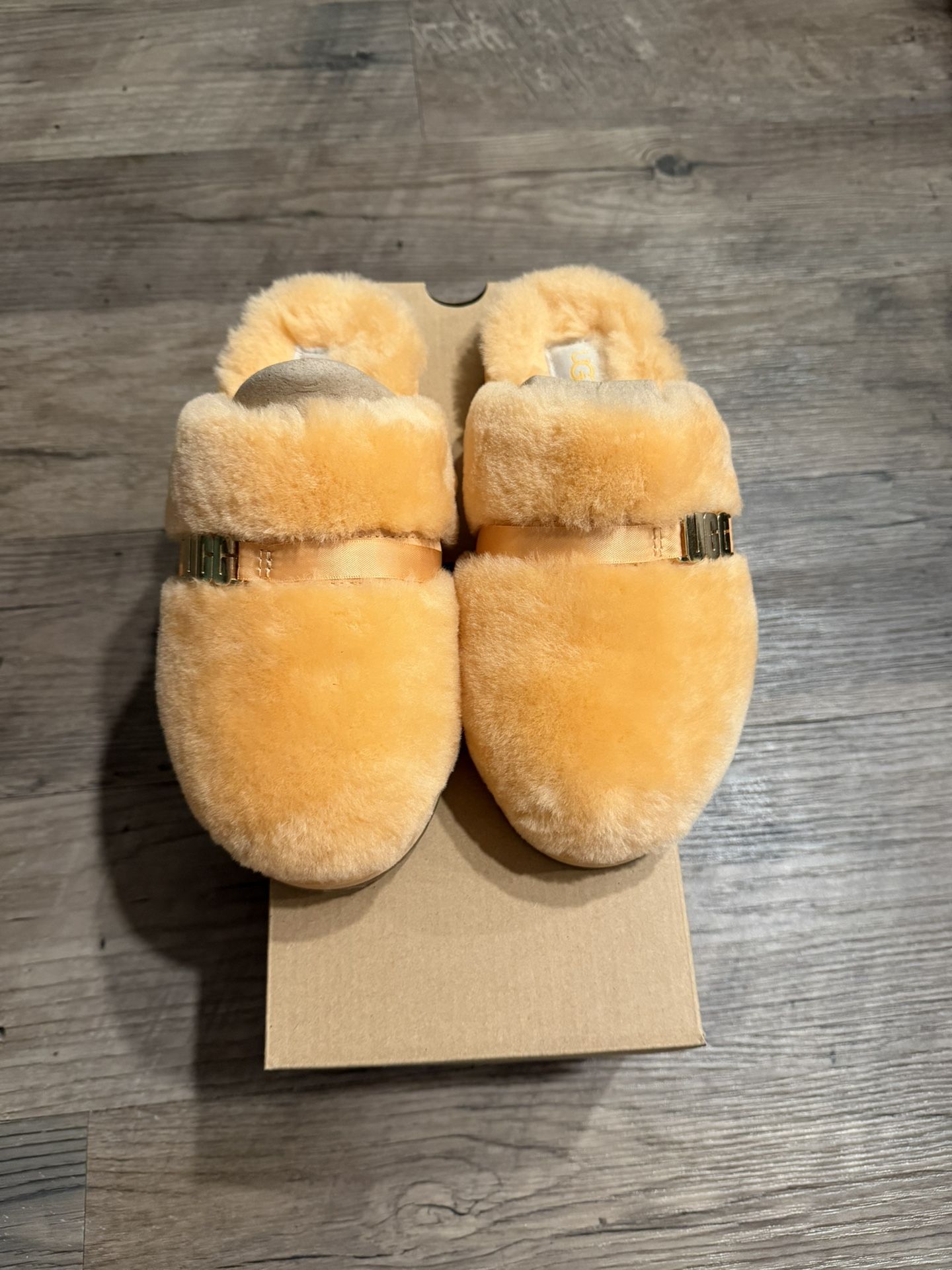 New Ugg Slippers Women’s Size 7