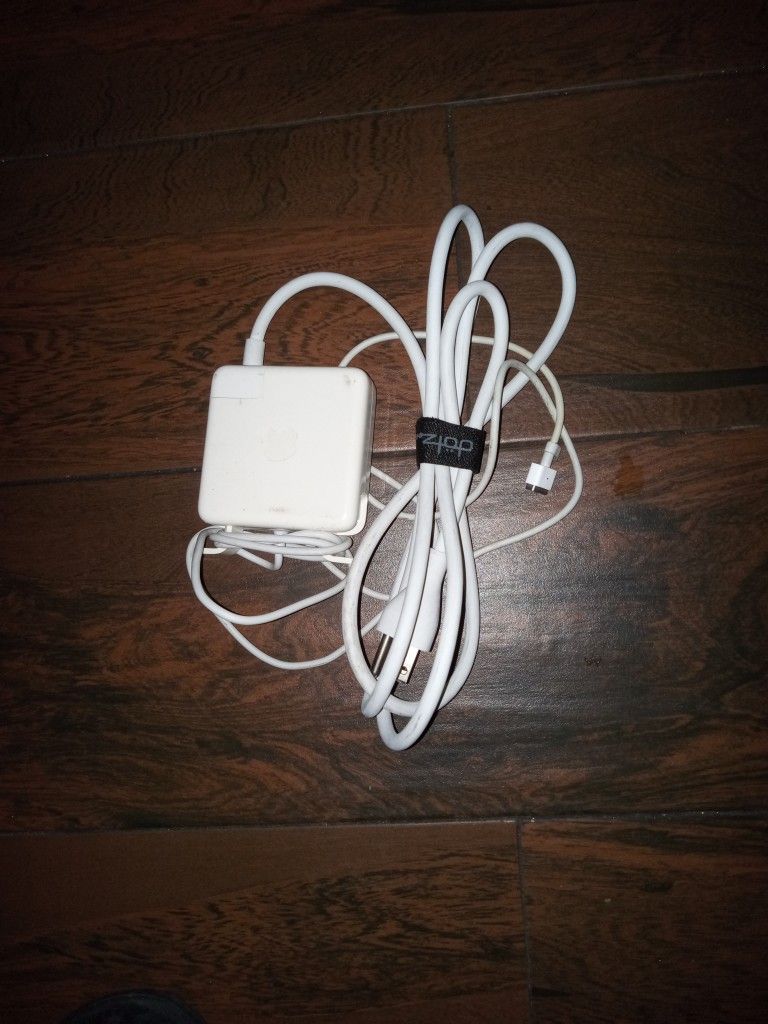 Apple MacBook Charger