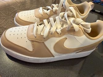 Boys size 6 Nike borough sneakers 📍 Tamarac  LIKE NEW