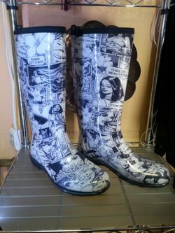 Water boots size 9 ( KAMIK)