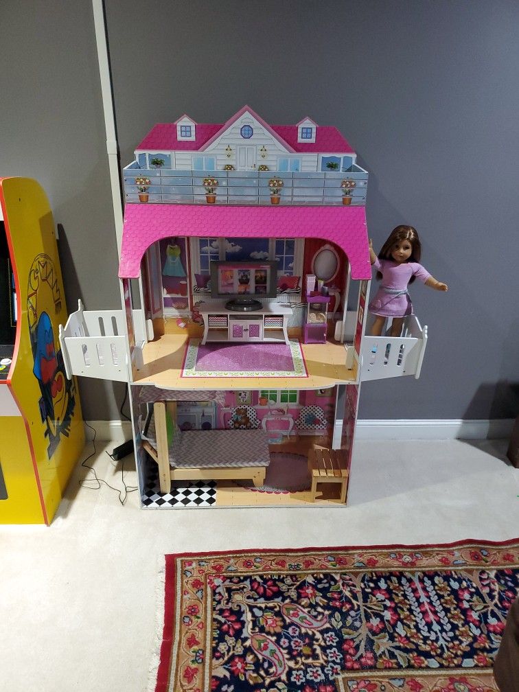 American Girl Truly Me Doll With House and Accessories 