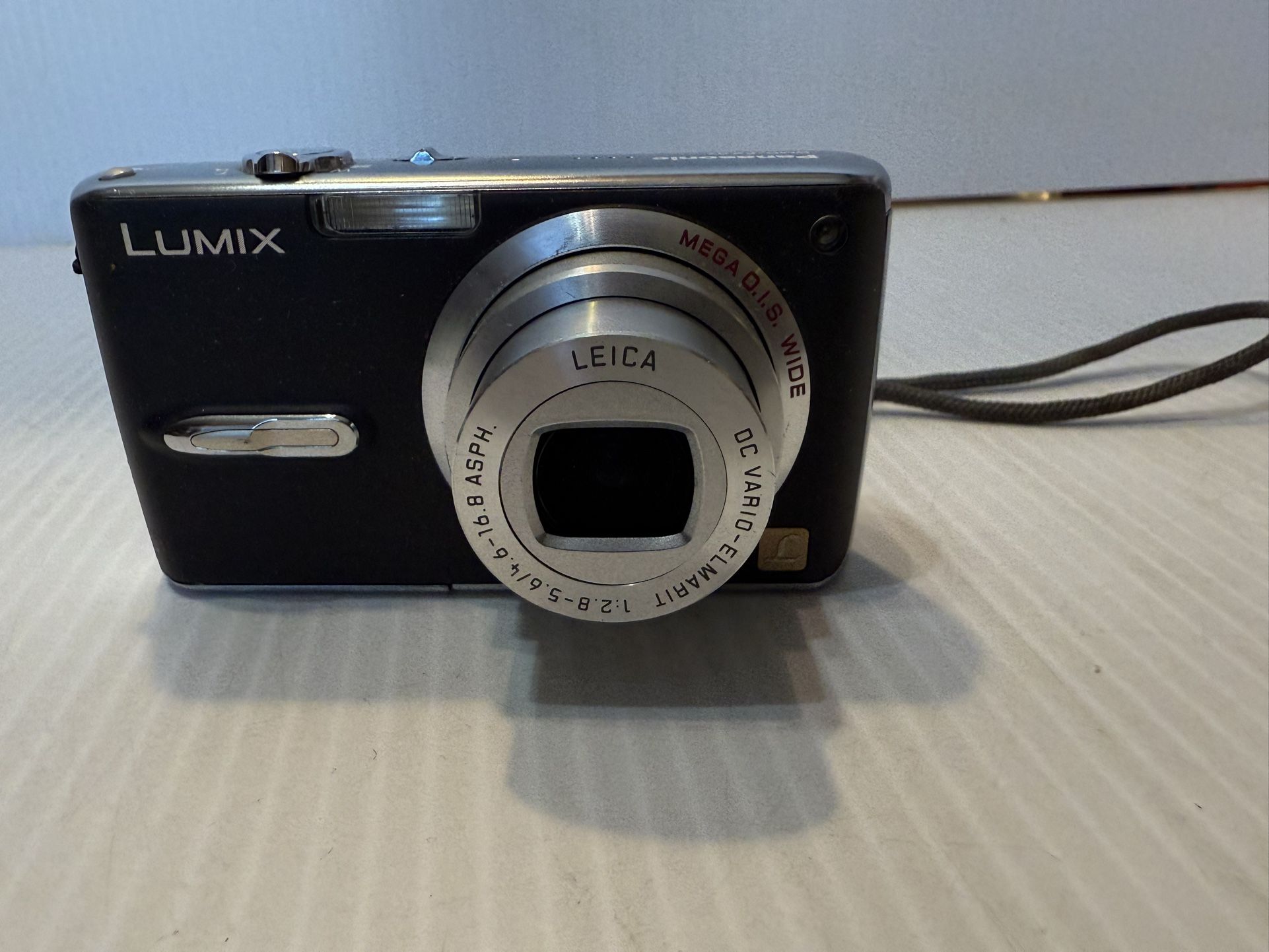 Panasonic Lumix DMC-FX07 Compact Digital Camera 7.2MP