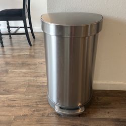 Kitchen Trash Can Like New 