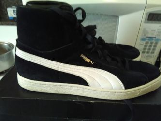 Suede pumas very good condition size 10/1/2