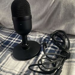 Wired Razer Mic and stand