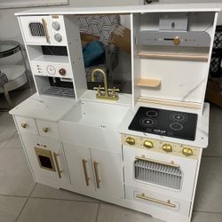 Play Kitchen