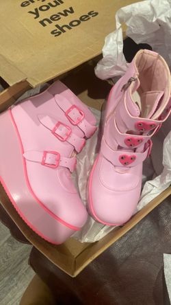 Pink platforms shoes size 9 in women’s