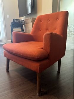 Chic Mid-Century Modern Armchair - Vibrant Burnt Orange/Rust