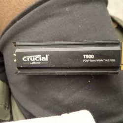 Brand New Crucial T500 2TB gaming & performance stick