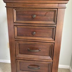 Stylish Chest With Jewelry Drawer