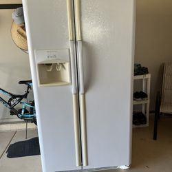 Side By Side Refrigerator/Freezer