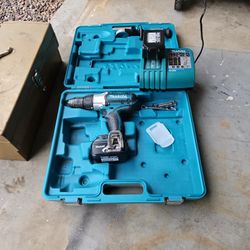 Makita BHP451 cordless Hammer Drill & Charger Kit With 2 Batteries And Case In Chandler 