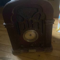 Antique radio /clock