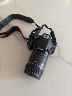 Canon EOS 600D with Case Logic Backpack camera case