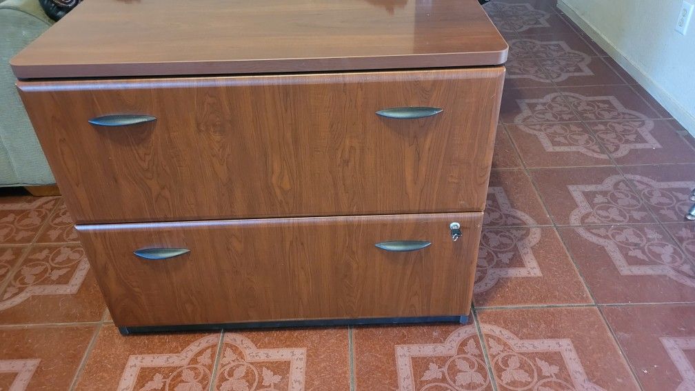 Mueble De 2 Cajones Trae Sus Separadores Para Archivos Y Tiene Llave