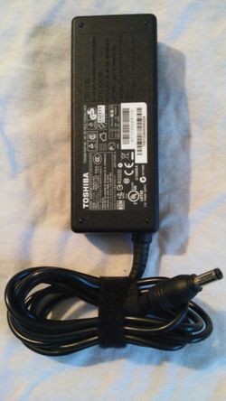 TOSHIBA AC ADAPTER LAPTOP 19V - 3.95A