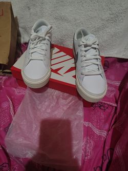 Women's Nike sneakers