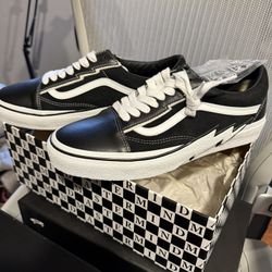 VAULT BY VANS X MASTERMIND WORLD.
