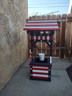 Patriotic wishing well