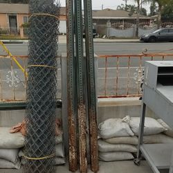 Roll of Chain Link Fence with Posts 