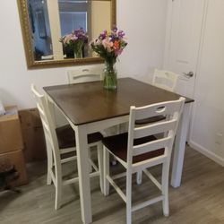 DINING TABLE - ASHLEY FURNITURE