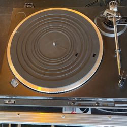 Vintage Technics SL-DD33 turntable