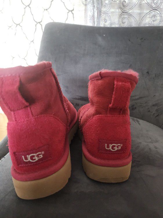 UGG boots size 6 wine color  