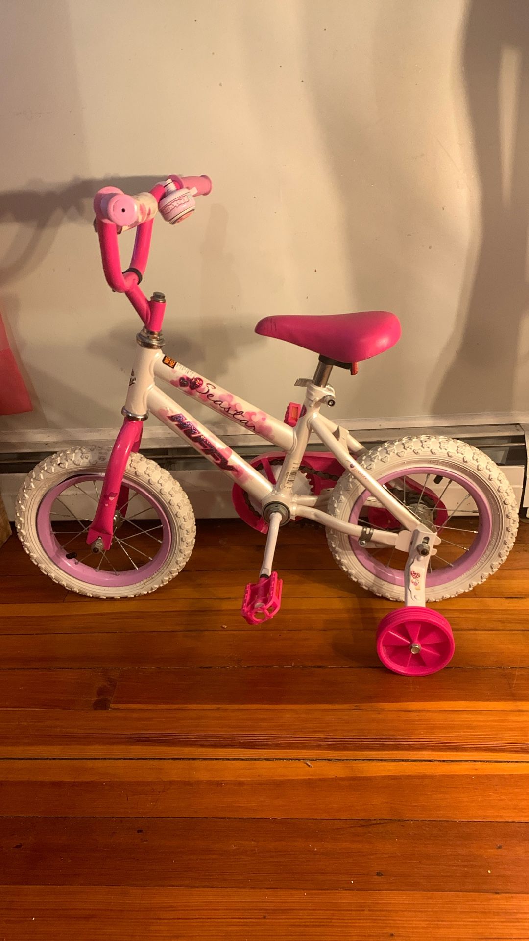 Pink Seastar Bike With Training Wheels .