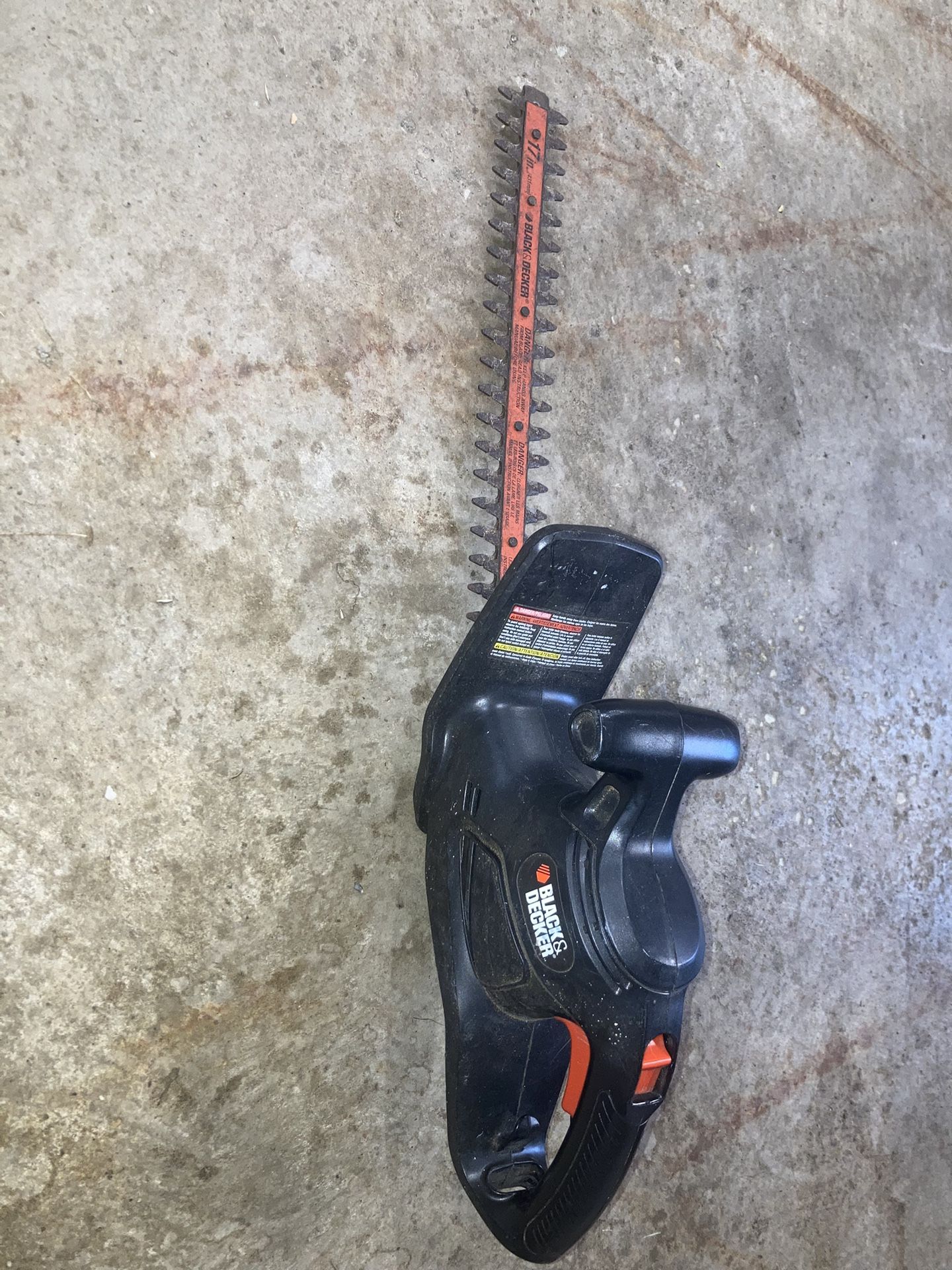 Black n Decker 17 inch Electric Hedge/Trimmer Corded